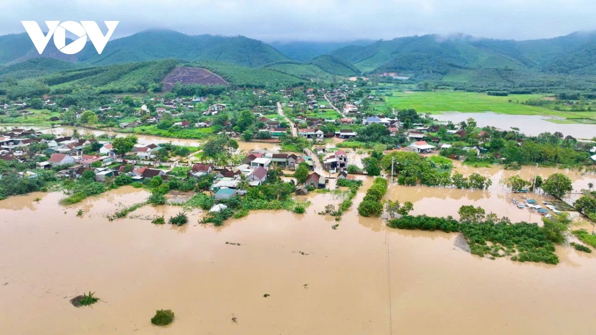 Hà Tĩnh và Nghệ An dừng bắn pháo hoa tập trung khắc phục hậu quả bão số 5